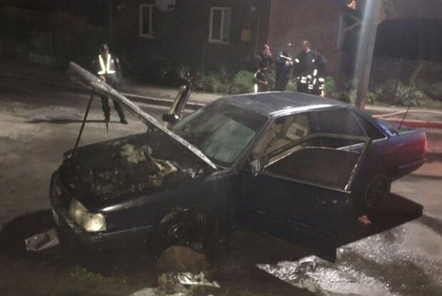 У місті на Волині вночі горів автомобіль (фото)