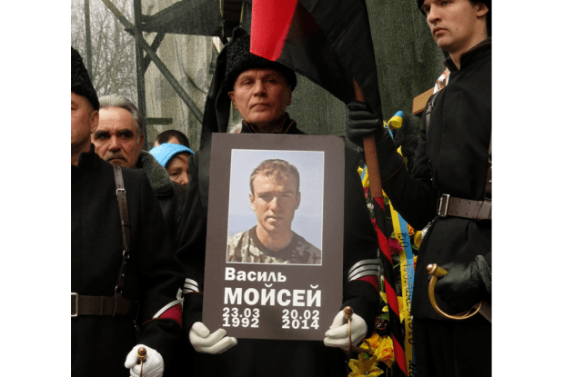 Брат Героя Небесної сотні приніс до Волинського краєзнавчого музею особисті речі загиблого (Фото)