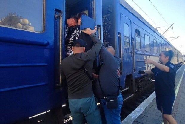 «Там бомблять дуже, а тут ми побачили світло доброти»: переселенки з Донеччини про Волинь
