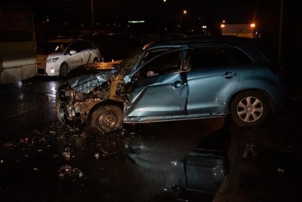 ДТП у Києві: п'яна 67-річна жінка за кермом Mitsubishi протаранила маршрутку