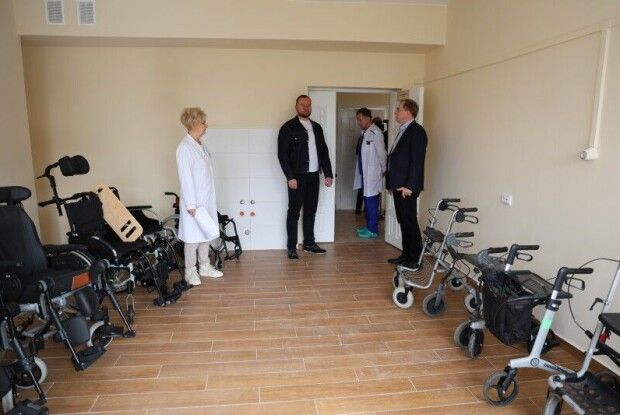 У Луцькій лікарні облаштували відділення реабілітації для пацієнтів після перенесених інсультів та травм (Фото)
