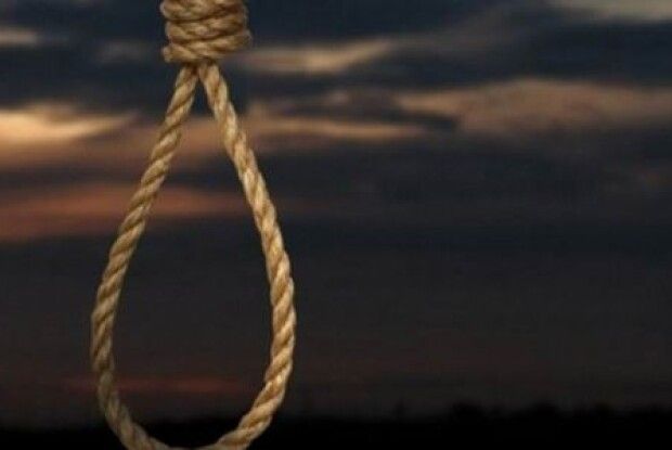 На Горохівщині у батьківській хаті повісився чоловік