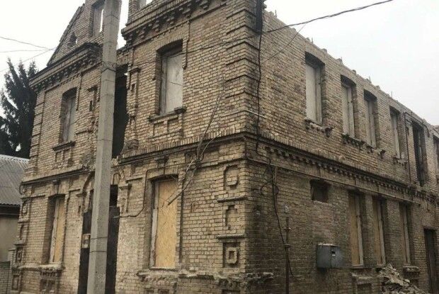 У Луцьку поліцейські розслідують обставини умисного пошкодження пам'ятки архітектури