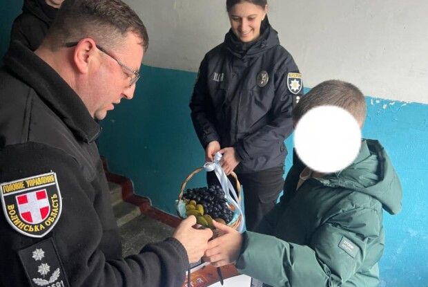 На Волині начальник райвідділу поліції перетворився у Святого Миколая