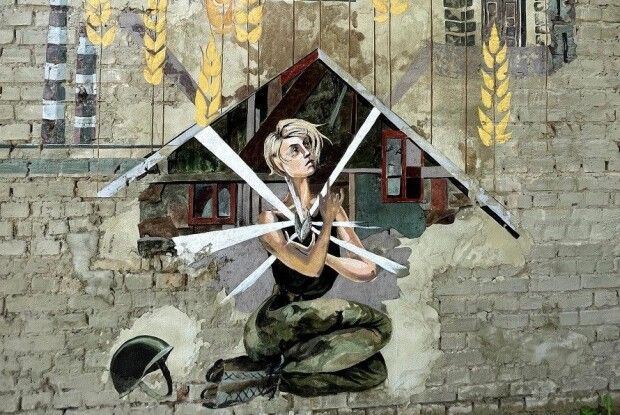 Історія жінки і маленької рослини: на Рівненщині з'явився новий патріотичний мурал (Фото)