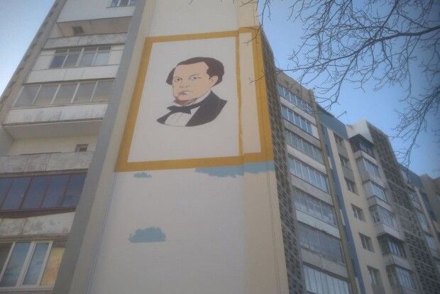 На стіні луцького будинку зобразили портрет відомого композитора