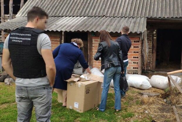 Прикордонники Луцького загону обшукали обійстя махінаторів на Рівненщині (Фото)