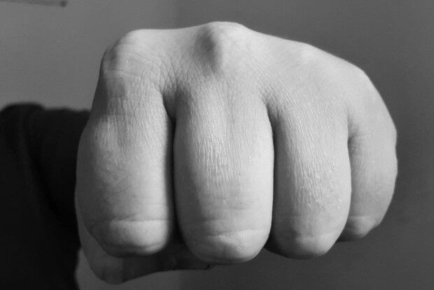 Українець знущався з тещі. Його судитимуть