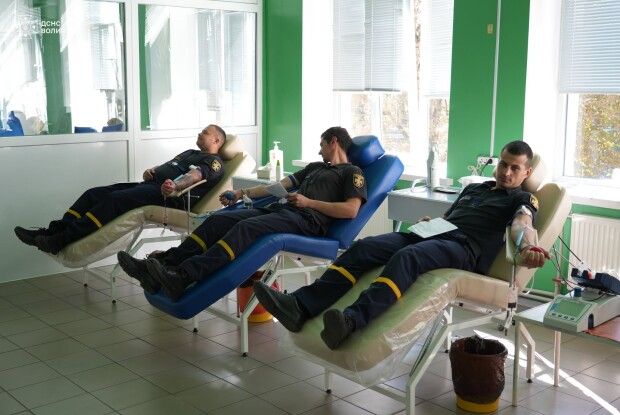  Волинські рятувальники свій професійний день відзначили здачею крові