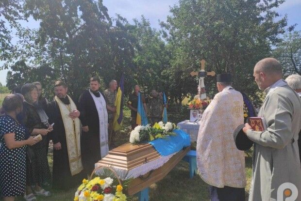 У селі на Волині попрощалися із полеглим на війні військовослужбовцем (Фото)