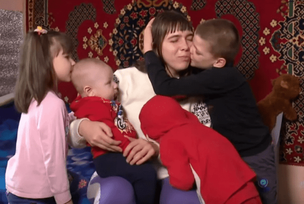 Після ДНК-тесту батько дізнався, що двоє дітей не його – тепер сидить у в'язниці (Фото)