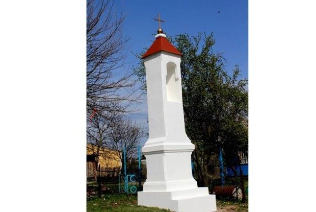 Стовп Яна Непомука засяяв білизною
