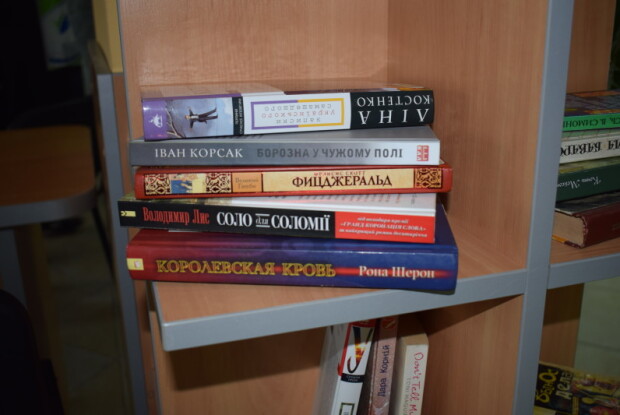 У ЦНАПі міста Луцька з’явилася поличка для обміну книгами