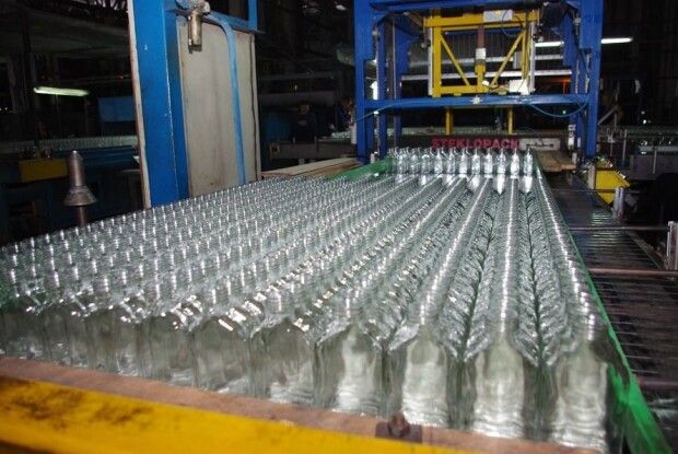 У Костопільську склотару закручують і наливають у 18 країнах і навіть за океаном!