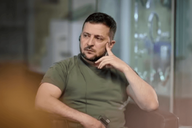 Майже 80% українців вважають Зеленського відповідальним за корупцію