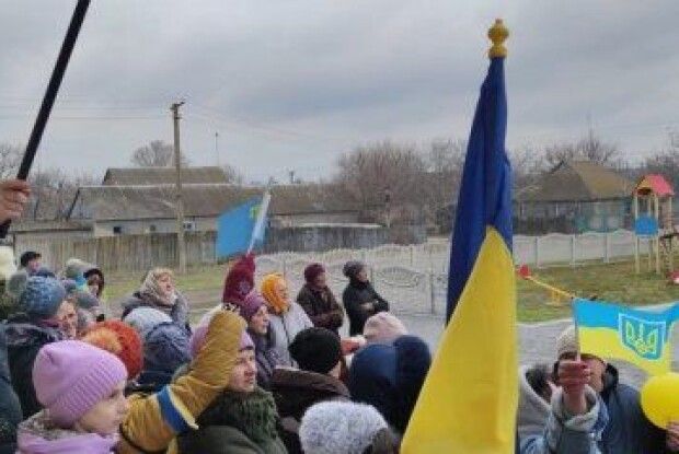 «Тварі, скоти, дамой» - як населення Херсонщини зустрічає окупантів (Відео)