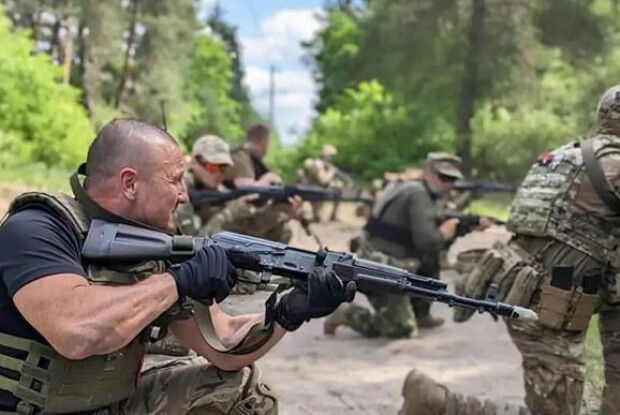 Зеленський відповів на петицію щодо виїзду з України чоловіків