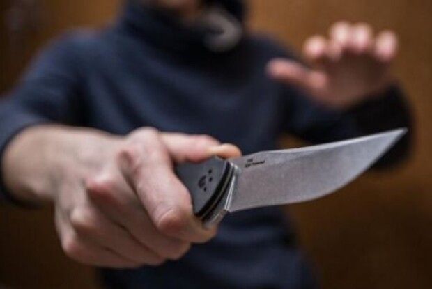 Поранений лучанин ще встиг викликати собі швидку: поліцейські затримали злочинця