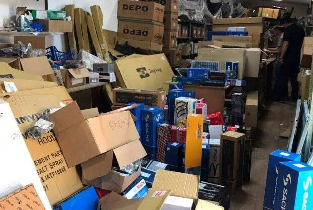 Податківці Волині викрили схему незаконного ввезення в Україну автозапчастин