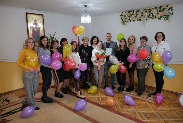 У Луцьку донька звільненої з полону Мар’яни Мамонової отримала перший документ (Фото)