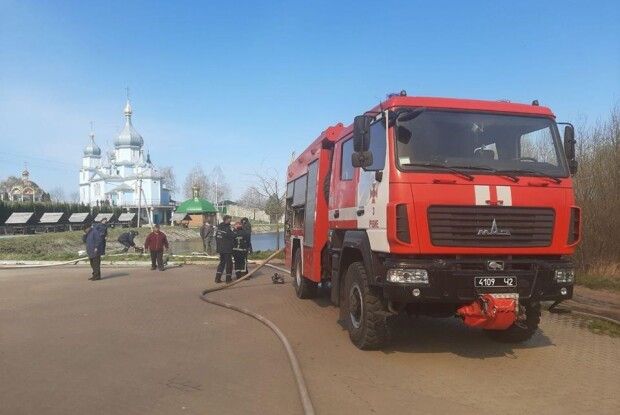 На Рівненщині сталася масштабна пожежа на території Свято-Успенського чоловічого монастиря