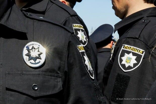 На 17 тисяч оштрафували хулігана, який надзюрив на поліцейську автівку