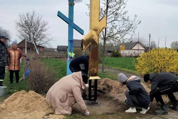 У Дольську встановили Хрест Господній