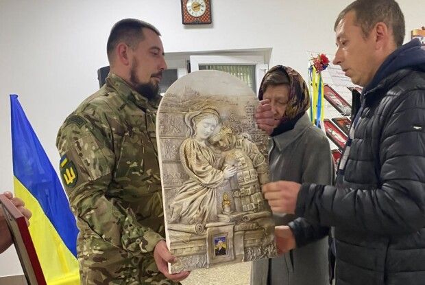 Ікони-барельєфи для батьків полеглих Героїв приїхали на Волинь з Італії (Фото)