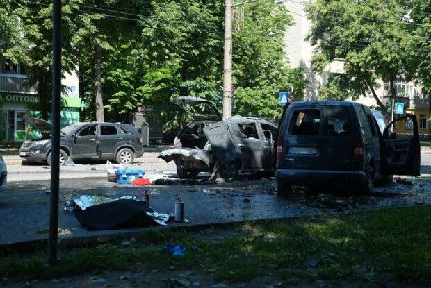 Кривавий ранок у Сумах: ракетний удар забрав життя та скалічив десятки людей