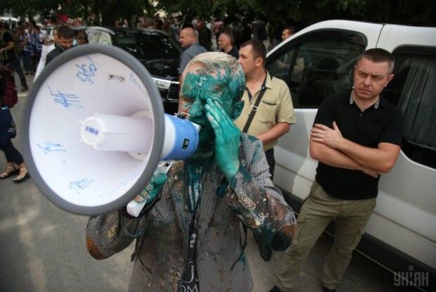 Антикорупціонера Віталія Шабуніна  облили зеленкою