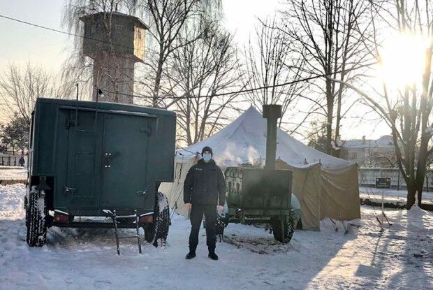 «Запарюємо «Мівіну» та робимо чай»