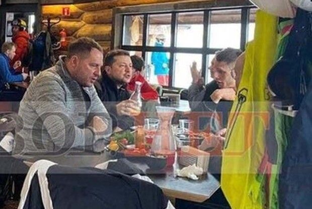 Президент на розливі: Зеленського з Єрмаком «застукали» у барі (Фото)