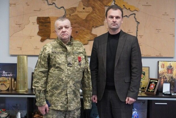 Волинянина привітали з почесною нагородою від Залужного