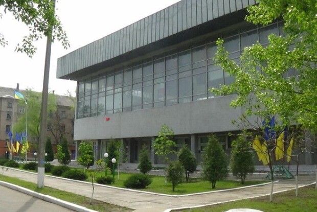 Орки розбомбили баскетбольний зал в Луганській області (Фото)