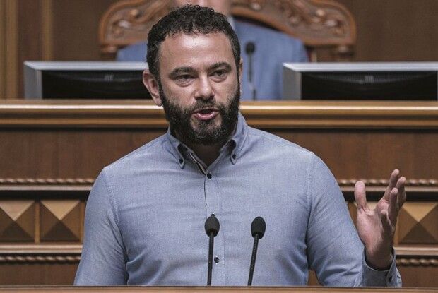 «Слуга народу» Дубінський «їздить» на 17 авто і «живе» в 24 квартирах
