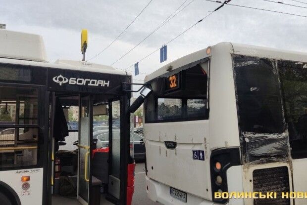 Біля «Там Таму» у Луцьку тролейбус врізався в маршрутку (Фото)