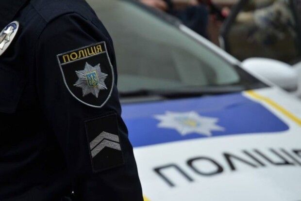 Волинські патрульні допомогли водію, автівка якого зупинилася посеред дороги (Відео)