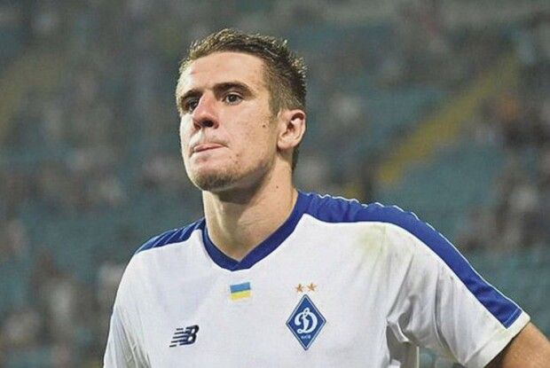 То не гуси й не лелеки —  ​прибув з ирію футбол!
