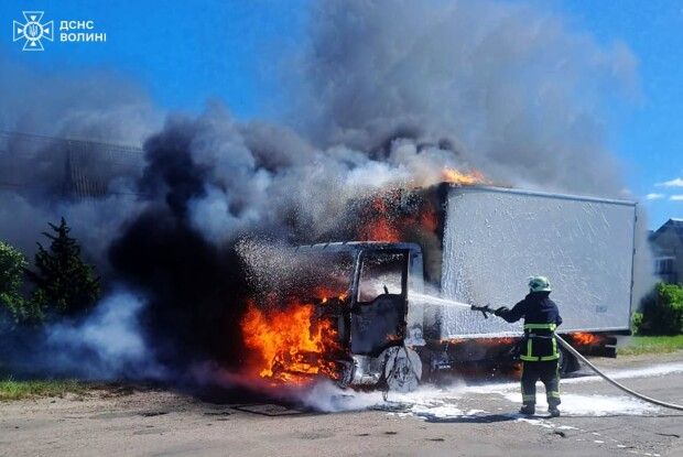 Вогняна хроніка: на Волині горіла суха трава, будинок та вантажівка