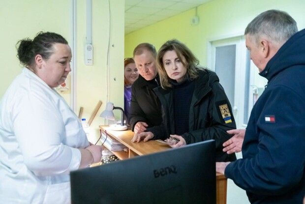 Марина Порошенко подарувала п'ять генераторів госпіталю ветеранів війни у Дніпрі