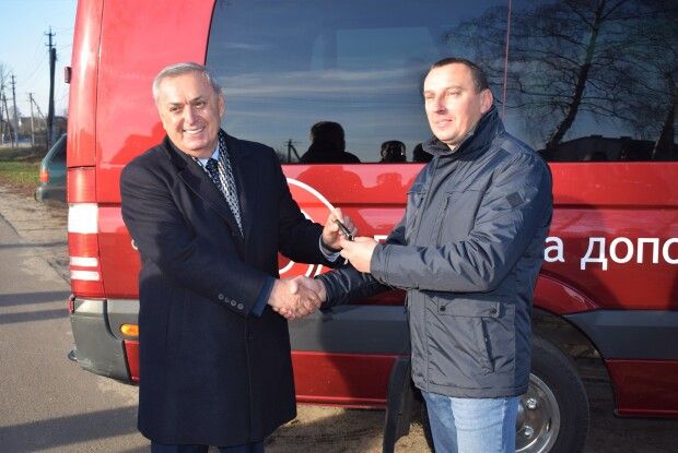 Сусіди з-за Бугу подарували волинянам автобус