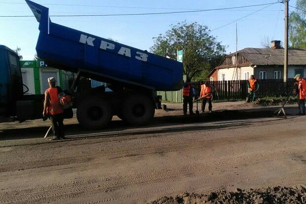 Ремонтують дорогу до Світязя (Фото)
