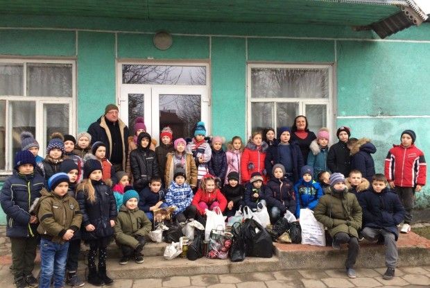 Ківерчани передали подарунки на Схід