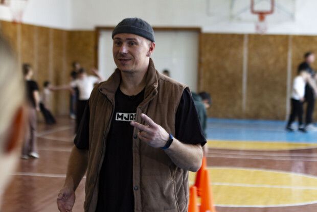 Спорт, танці та TikTok: як вчитель з Волині закохує дітей у фізкультуру