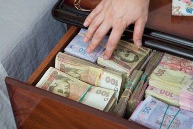 На Волині коханець із собою прихопив 121 000 гривень