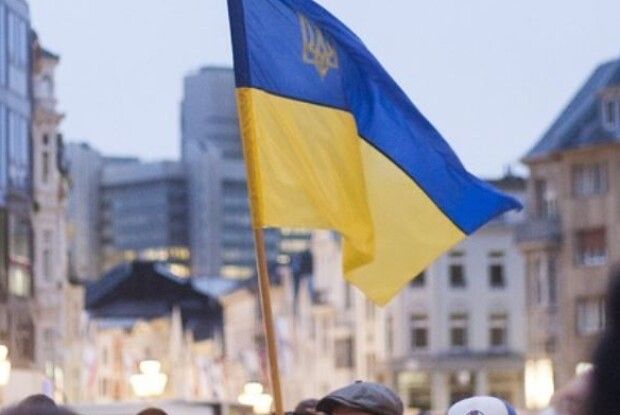 Підлітки помітили прапор України на землі... (Відео) 