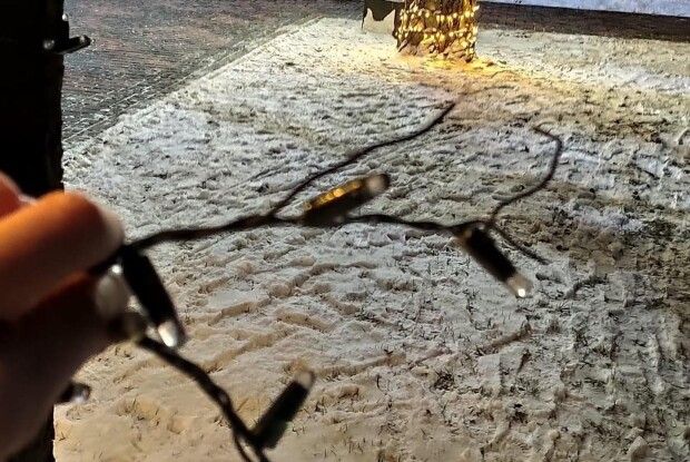 У центрі волинського міста вандали знищили новорічну ілюмінацію (Фото)