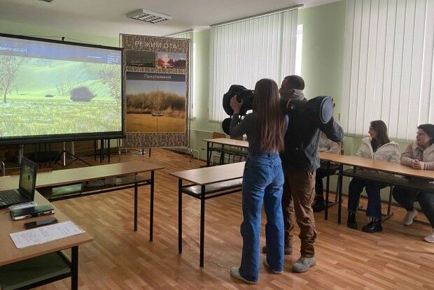 У Луцьку воїни 100-ї окремої бригади навчають усіх охочих азам військової справи