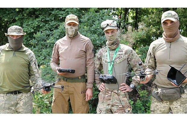 Лебідь і Ворон з Волині приручили «бойові пташки»  і б’ють рашистів!