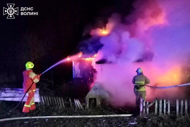 Заграву в селі Озеро на Волині було видно здалеку